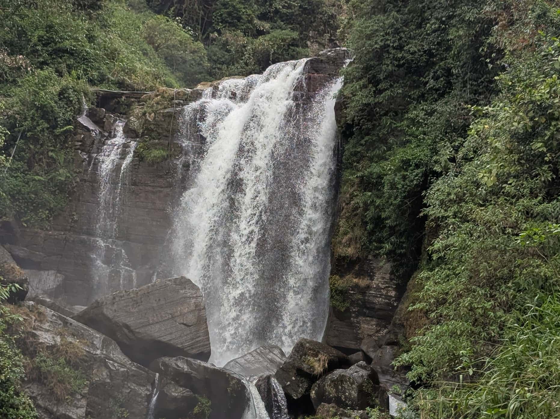 Ramboda Falls beside the Kandy to Nuwara Eliya road, Sri Lanka